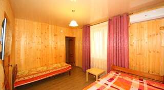 Гостиница on Turgeneva 172a Анапа Трехместный номер с душем-6