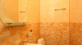 Гостиница on Turgeneva 172a Анапа Трехместный номер с душем-5