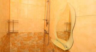 Гостиница on Turgeneva 172a Анапа Трехместный номер с душем-4