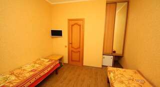 Гостиница on Turgeneva 172a Анапа Двухместный номер с 1 кроватью или 2 отдельными кроватями и душем-2