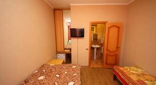 Гостиница on Turgeneva 172a Анапа Трехместный номер с душем-7